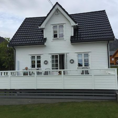 Utsiktsperle Pa Reine I Lofoten Exterior foto